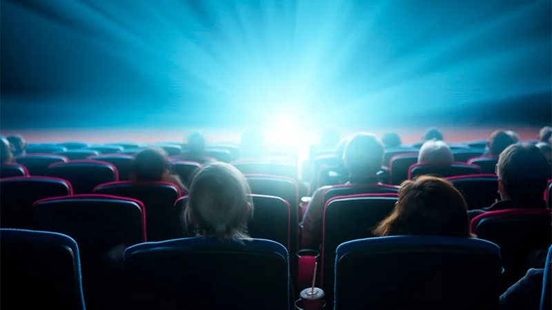 movie, theater, difference and real life